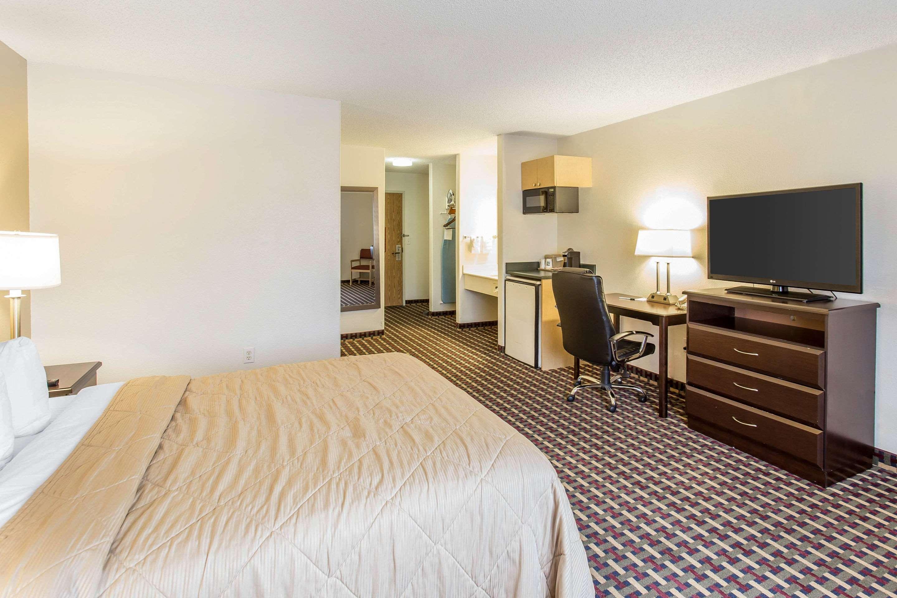 Quality Inn & Suites Lakewood - Denver Southwest Exterior foto