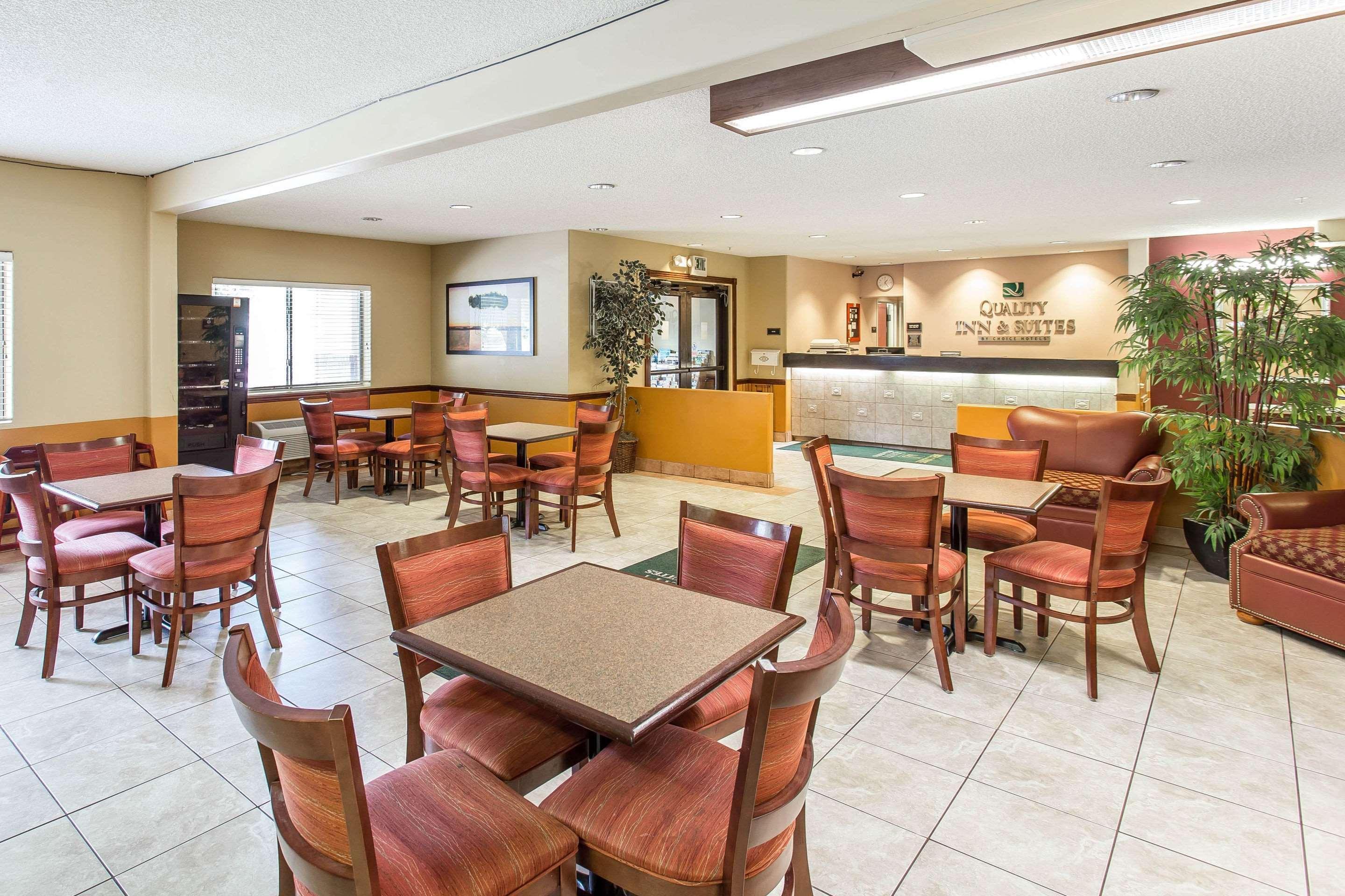 Quality Inn & Suites Lakewood - Denver Southwest Exterior foto